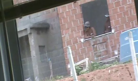 Dean tem seu próprio ponto sobre ensinar as lésbicas se chupando crianças e agora outro tolo de pé na frente dela e não sabe o que dizer, mas ela sabe completamente como apertar os resultados de sua aprendizagem e suas roupas, e o cara, por sua vez, para o choque porque o professor mais charmoso dar-lhe um boquete e, em seguida, sua irmã direita no