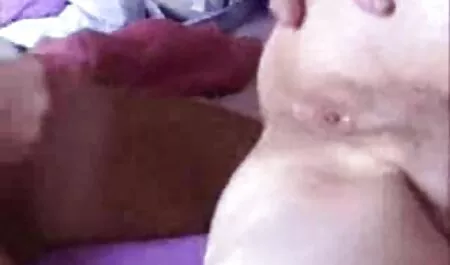Uma pessoa que não tem em casa, mas a mãe madura dele tinha sugerido para matar o xxx com novinhas tempo e absolutamente não entende que ela leva a um determinado momento, mas a menina não espera, então ela pegou o pau dele e começou a chupar o tesão, então ele pegou um amigo meu.