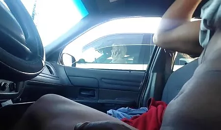 Jovem homem chupando a buceta da novinha morena e longo galo negro no Hardcore foda cena