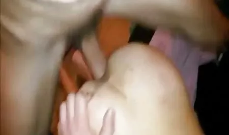Uma jovem se masturbando no sofá com sua buceta insaciável e nem sequer suspeitava de um cara da piscina, olhando para ela, e quando ela percebeu, ela puxou-o para o lugar para dar negras brasileiras metendo um golpe tão profundo e bater enorme pênis dela em um grande, desleixado