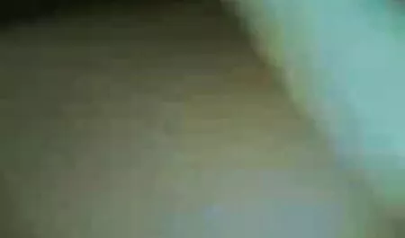 Os proprietários da casa de férias vêm à noite com suas duas meninas pararam à noite para fazer lhes vídeos de sexo na academia uma surpresa na forma de orgasmo e cum no rosto jovem sua