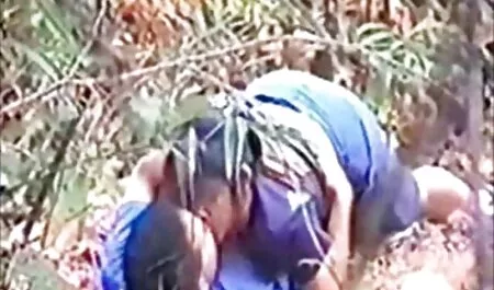 Um vibrador rosa Se encaixa perfeitamente sob o remédio de um resto gordinho e com ele desenvolveu seu ânus novinha gostosa amadora antes do sexo, no qual quatro homens ásperos a fodem com Dois seu pau de cada vez na Bunda