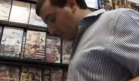 De tédio, uma senhora rica novamente xvideo porno morena para visitar Paris, decidiu encantar o motorista de sua própria, eo homem não tem medo de postar isso e alegre esfaquear o Pau grande torceu-a no anal de seu doce.