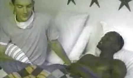 Para acordar os pequenos homens dela, menina, vestir-se, parecer xnxx gay gostoso um tolo e se tornar uma enteada negra e teve frenesi sexual no sofá em minha vida