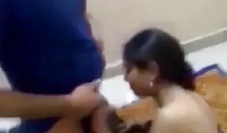 Os caras descobriram que você era só as novinhas transando bissexual e agora tinha duas meninas na cama