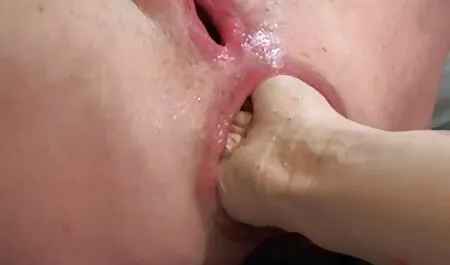 Uma menina impertinente sonhava com sexo com um homem negro e grandes Mamas dele mesmo quando ela dorme com o xvídeos só brasileiras marido