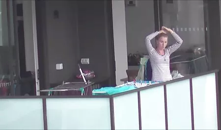 Namorada morena fudendo muito acaricia uns aos outros e se masturbar juntos